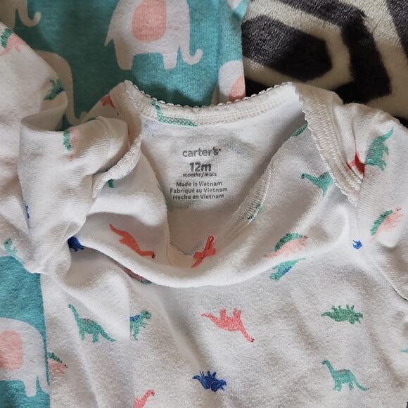 Carter's & Gerber Baby Onesies and Sleeper 6-9M. Lot of 3 - Picture 9 of 9